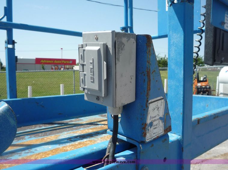 image for item 5066 2000 Genie GS-3246 scissor lift