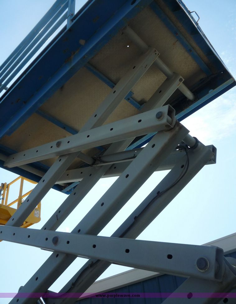 image for item 5070 Genie GS-2668-RT scissor lift