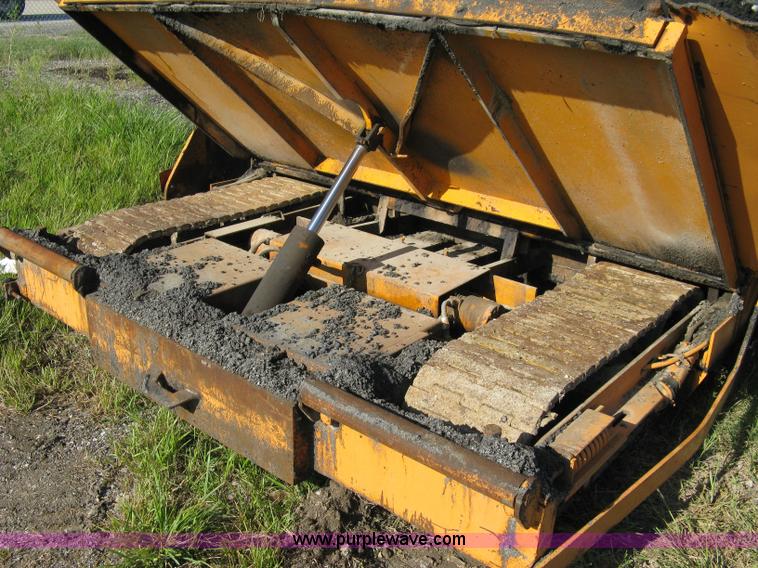 image for item 6896 LeeBoy L7000 ST asphalt paver