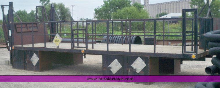 image for item 6953 Steel flat bed with Walt Co. hydraulic lift