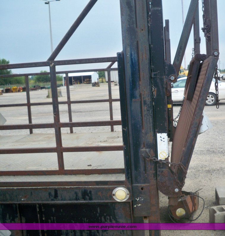 image for item 6953 Steel flat bed with Walt Co. hydraulic lift