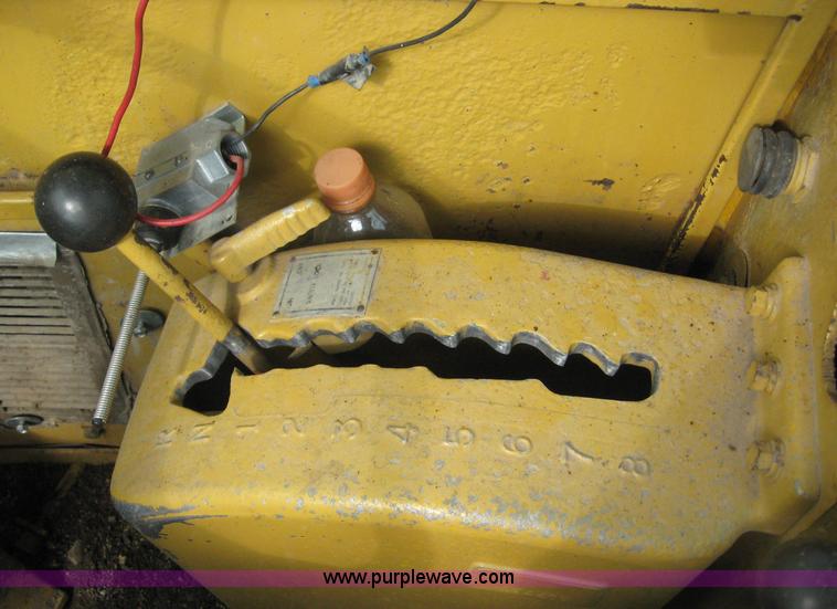 image for item 8589 Caterpillar 627B motor scraper