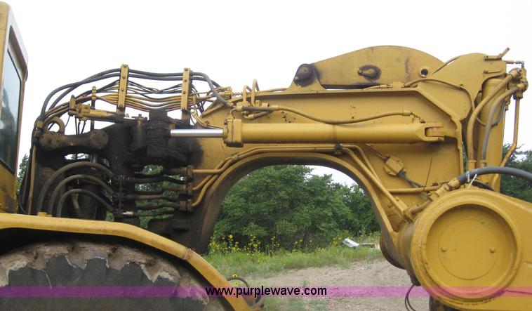 image for item 8589 Caterpillar 627B motor scraper