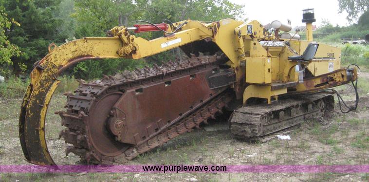 image for item 8590 Vermeer T-800 trencher