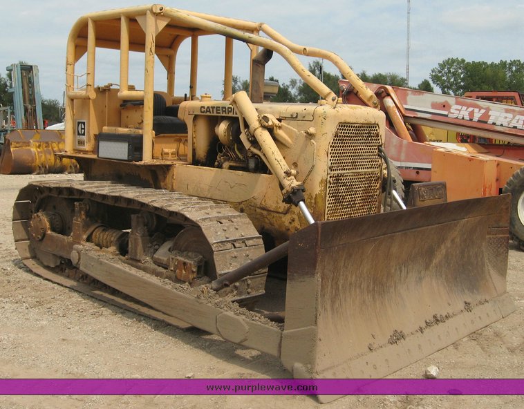 image for item 8632 Caterpillar D6C track dozer