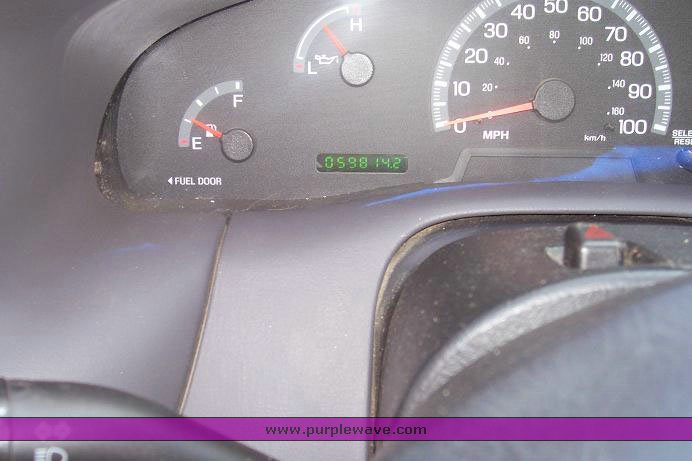 image for item 1200 2002 Ford F150 pickup truck