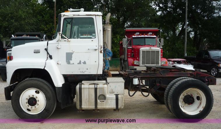 image for item 4087 1984 Ford Conventional N LNT9000 tractor truck