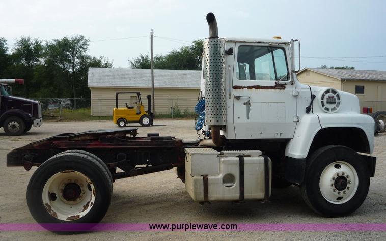 image for item 4087 1984 Ford Conventional N LNT9000 tractor truck