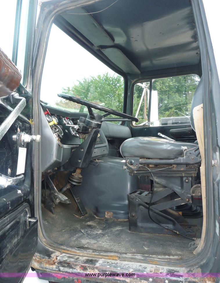 image for item 4087 1984 Ford Conventional N LNT9000 tractor truck