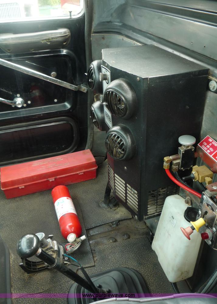 image for item 4087 1984 Ford Conventional N LNT9000 tractor truck