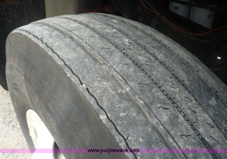 image for item 4087 1984 Ford Conventional N LNT9000 tractor truck