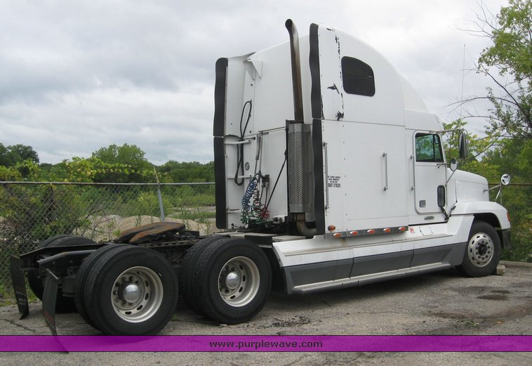 image for item 6945 2003 Freightliner Convensional FLD120