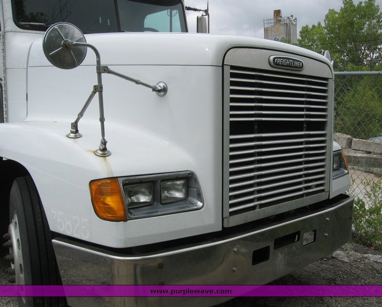 image for item 6945 2003 Freightliner Convensional FLD120