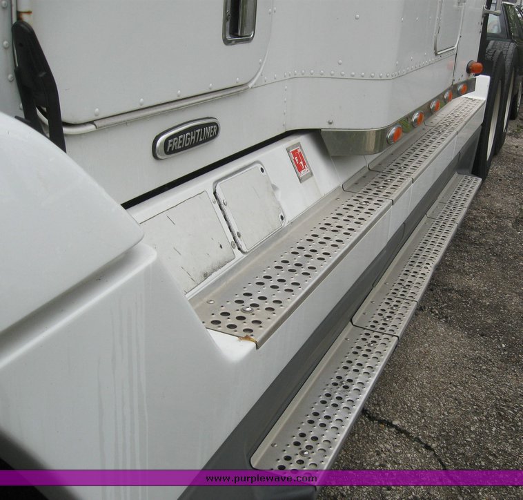 image for item 6945 2003 Freightliner Convensional FLD120