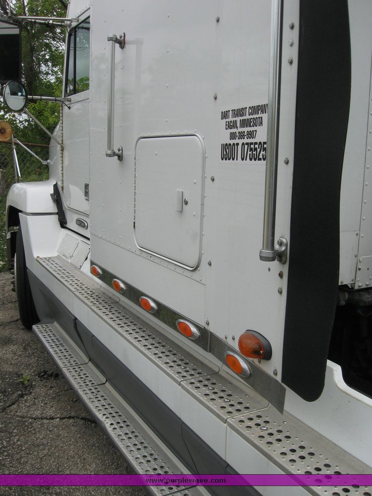 image for item 6945 2003 Freightliner Convensional FLD120