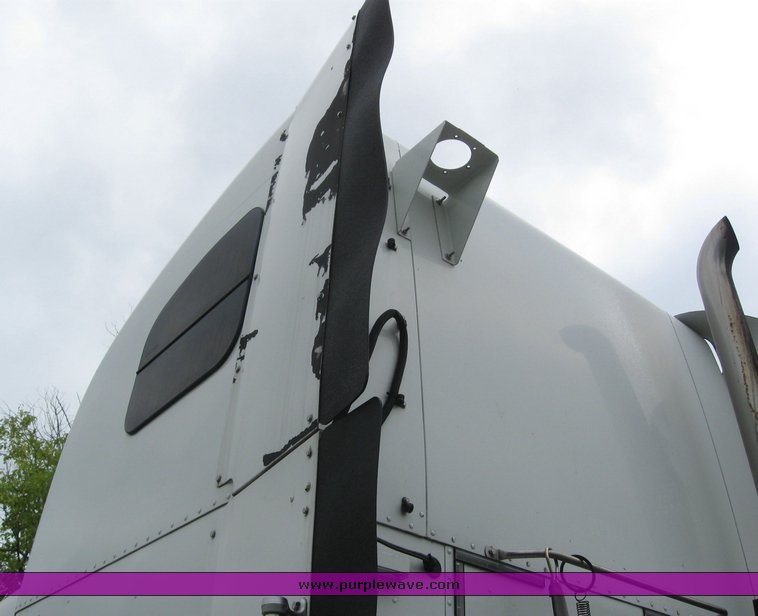 image for item 6945 2003 Freightliner Convensional FLD120