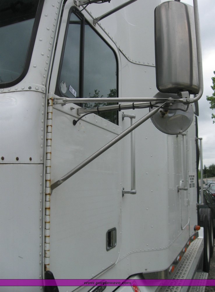 image for item 6945 2003 Freightliner Convensional FLD120