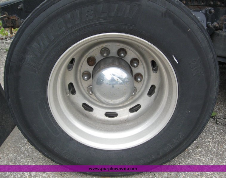 image for item 6945 2003 Freightliner Convensional FLD120