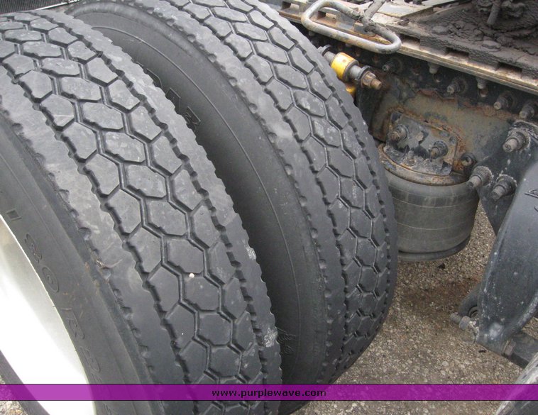 image for item 6945 2003 Freightliner Convensional FLD120