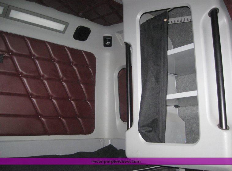 image for item 6945 2003 Freightliner Convensional FLD120