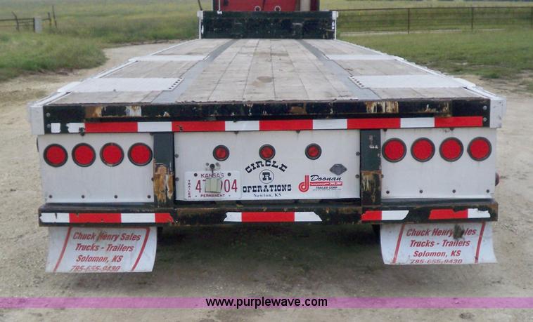 image for item 6949 2007 Doonan 53'L x 102"W steel-aluminum combo spread axle step-deck trailer