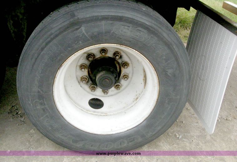 image for item 8066 1997 Trailmobile 53' dry van trailer