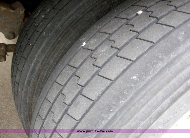 image for item 8066 1997 Trailmobile 53' dry van trailer