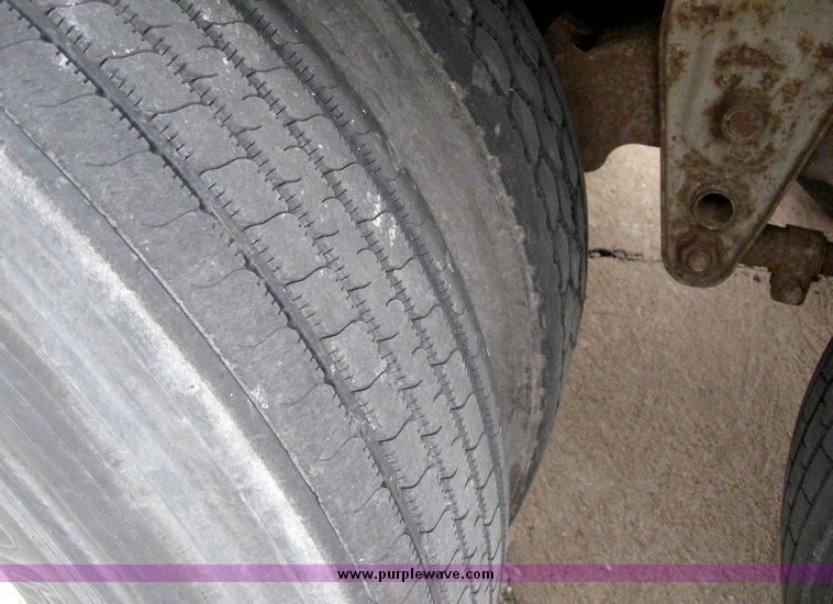 image for item 8066 1997 Trailmobile 53' dry van trailer