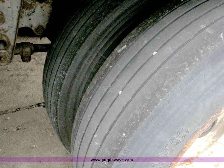 image for item 8068 1999 Wabash 53' dry van trailer