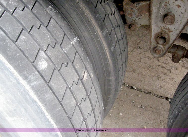 image for item 8068 1999 Wabash 53' dry van trailer