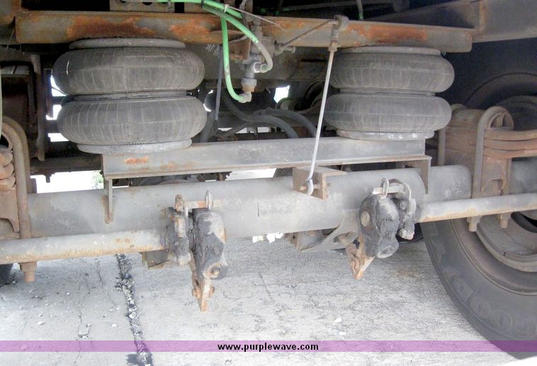 image for item 8068 1999 Wabash 53' dry van trailer