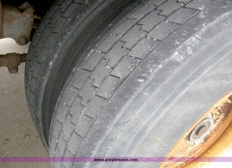 image for item 8069 1999 Wabash 53' dry van trailer