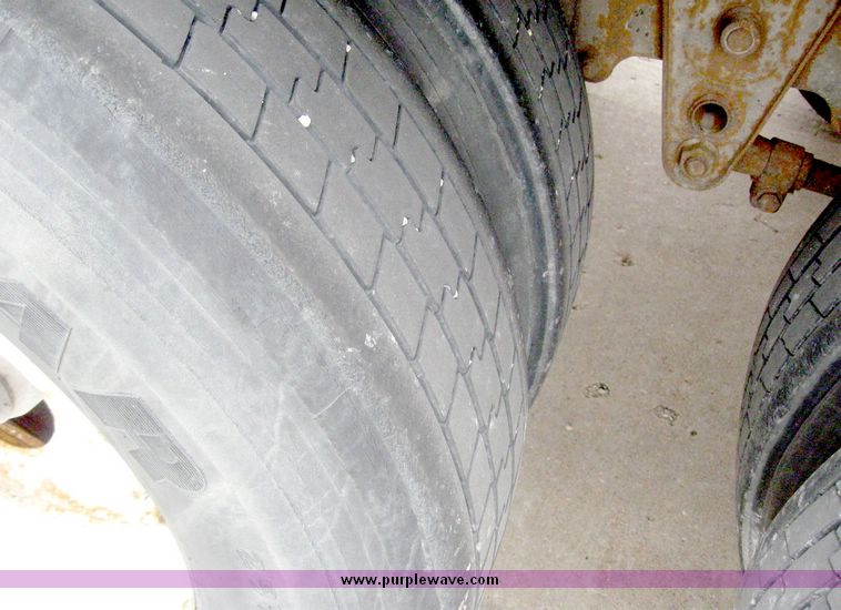 image for item 8069 1999 Wabash 53' dry van trailer