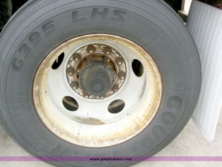 image for item 8071 1999 Wabash 53' dry van trailer