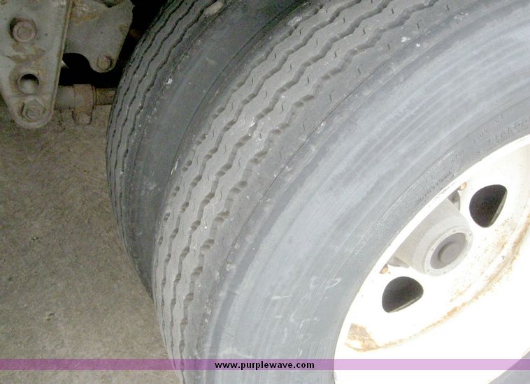 image for item 8072 1999 Wabash 53' dry van trailer