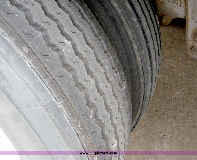 image for item 8072 1999 Wabash 53' dry van trailer