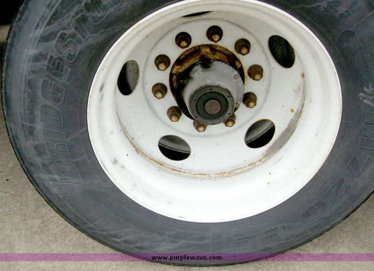 image for item 8072 1999 Wabash 53' dry van trailer