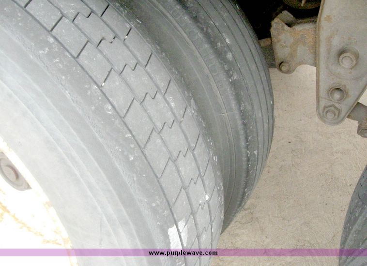 image for item 8075 1999 Wabash 53' dry van trailer