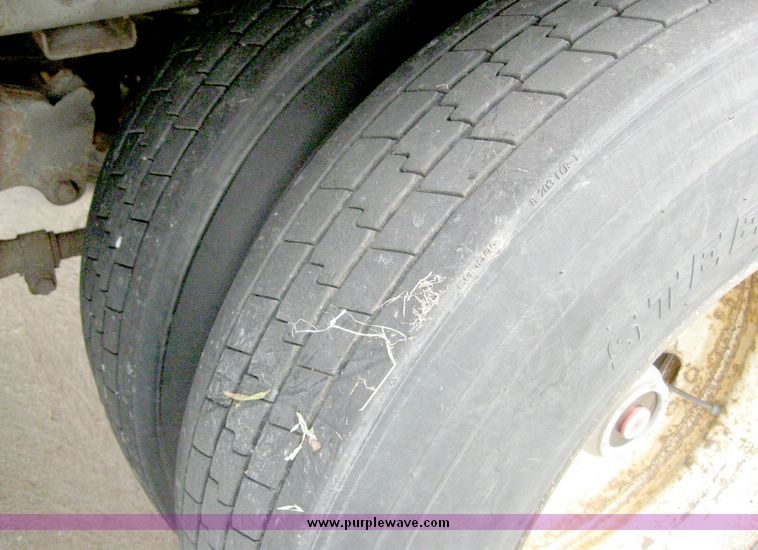 image for item 8076 1999 Wabash 53' dry van trailer