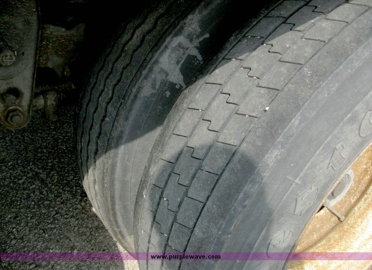 image for item 8077 1999 Wabash 53' dry van trailer