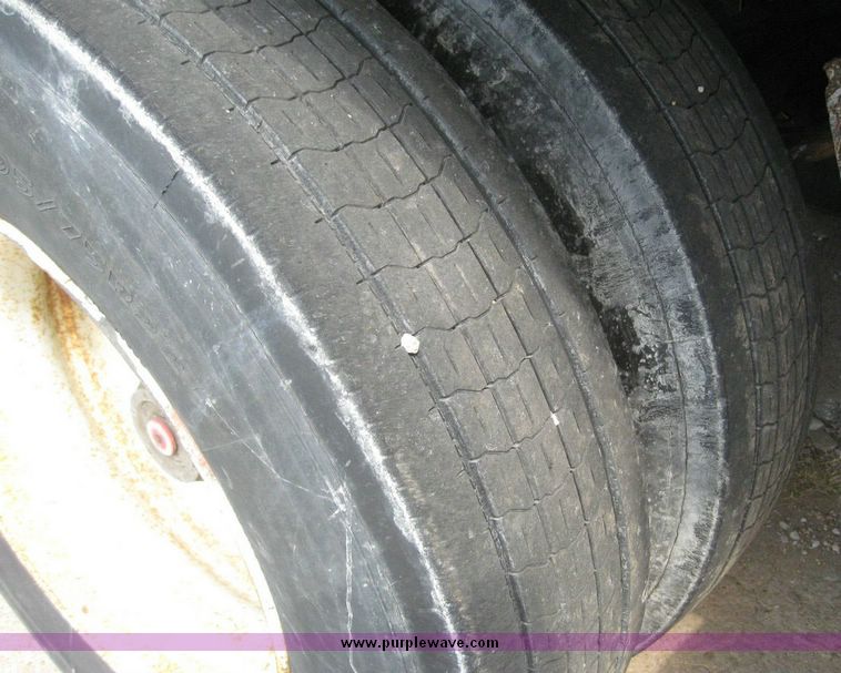 image for item 8082 1999 Wabash 53' dry van trailer