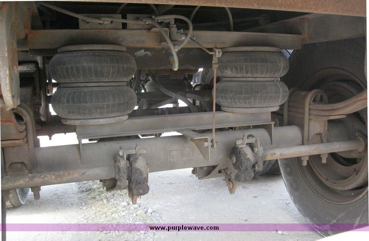 image for item 8082 1999 Wabash 53' dry van trailer