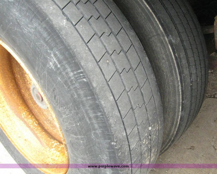 image for item 8093 1999 Wabash 53' dry van trailer