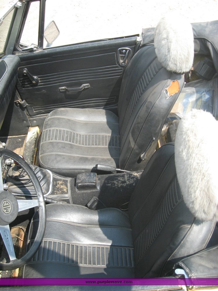 image for item 8638 1977 MG Midget convertible