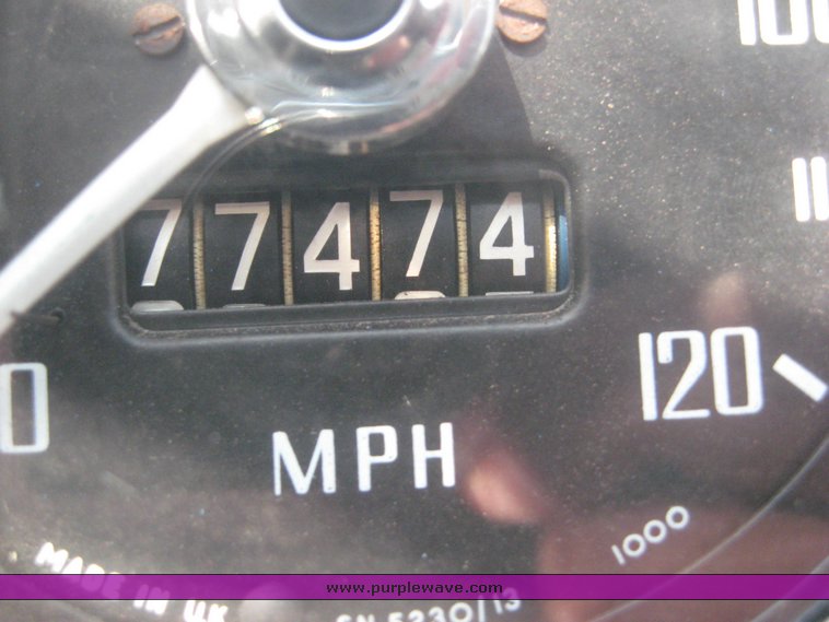 image for item 8638 1977 MG Midget convertible