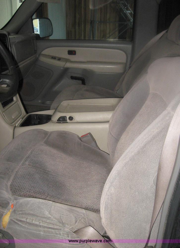 image for item 8648 2000 Chevrolet Tahoe C1500