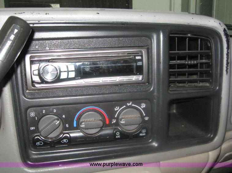 image for item 8648 2000 Chevrolet Tahoe C1500