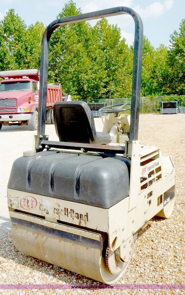 image for item 2032 2004 Ingersoll Rand DD10S vibratory packer roller