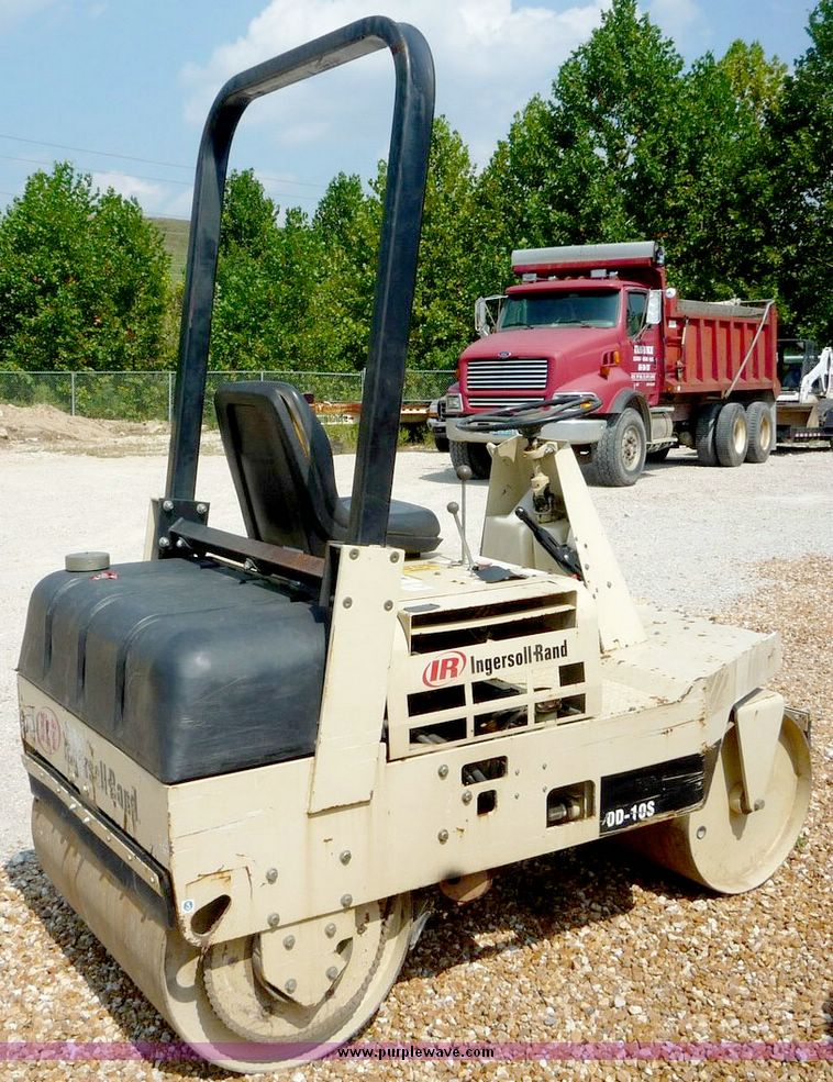 image for item 2032 2004 Ingersoll Rand DD10S vibratory packer roller
