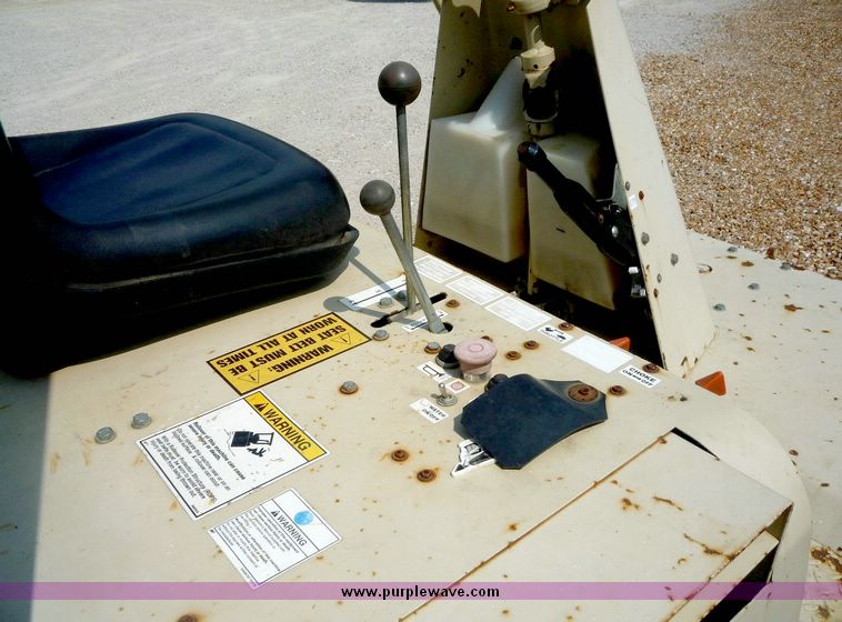 image for item 2032 2004 Ingersoll Rand DD10S vibratory packer roller